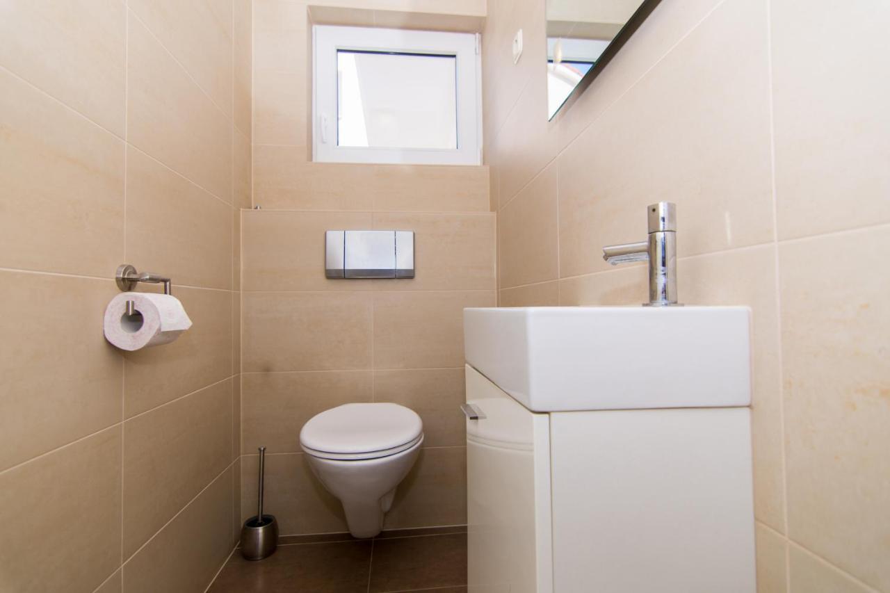 Villa Relax - Beautiful Apartment With Heated Saltwater Pool & Jacuzzi Kaštela Екстериор снимка