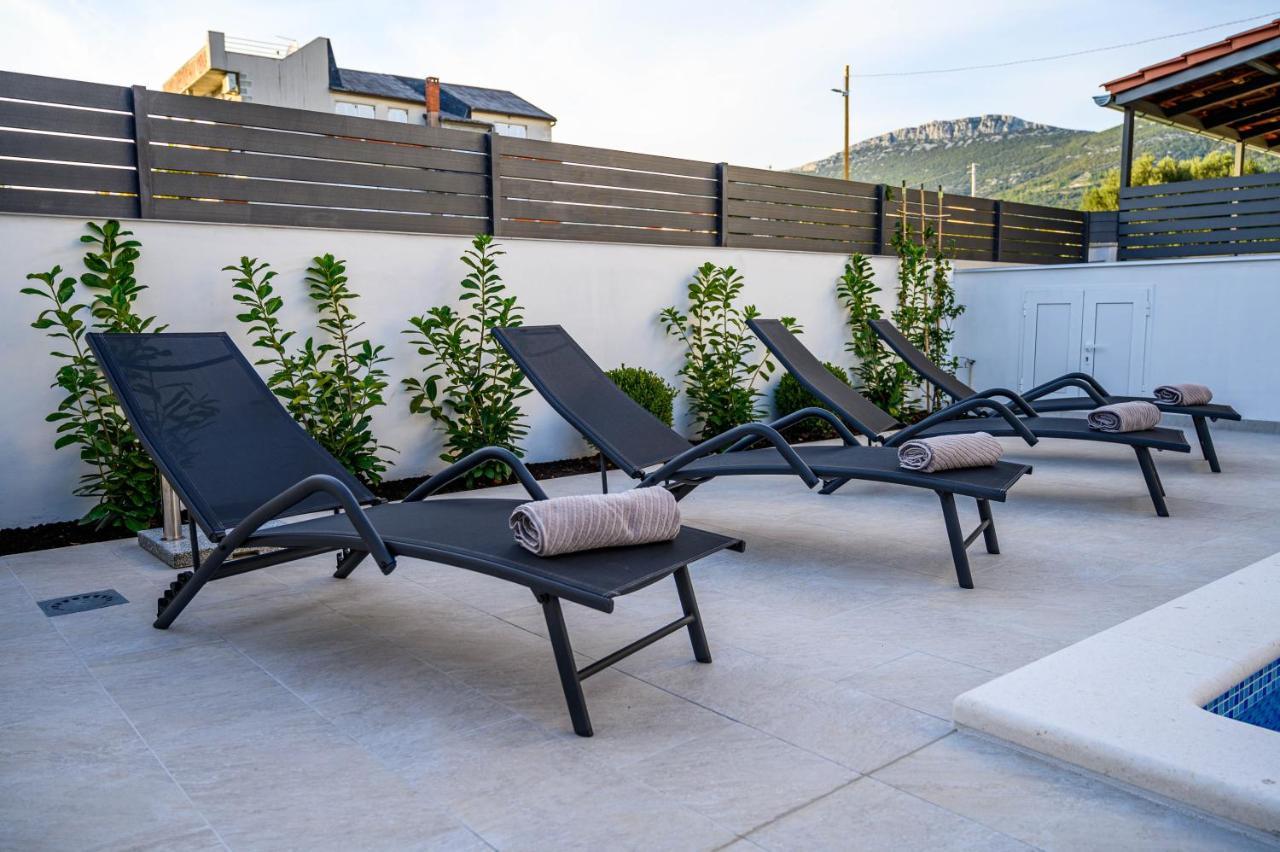 Villa Relax - Beautiful Apartment With Heated Saltwater Pool & Jacuzzi Kaštela Екстериор снимка