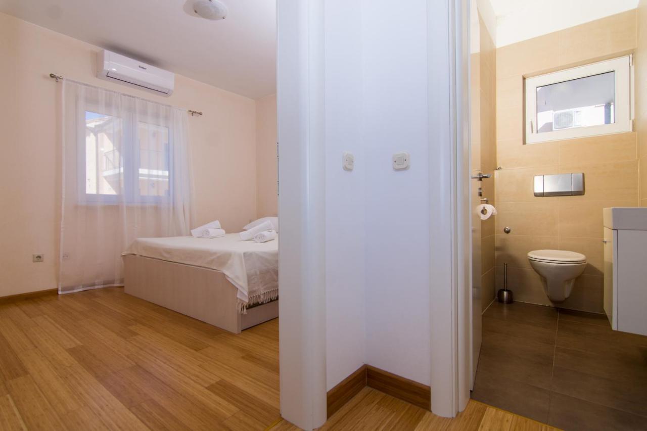 Villa Relax - Beautiful Apartment With Heated Saltwater Pool & Jacuzzi Kaštela Екстериор снимка