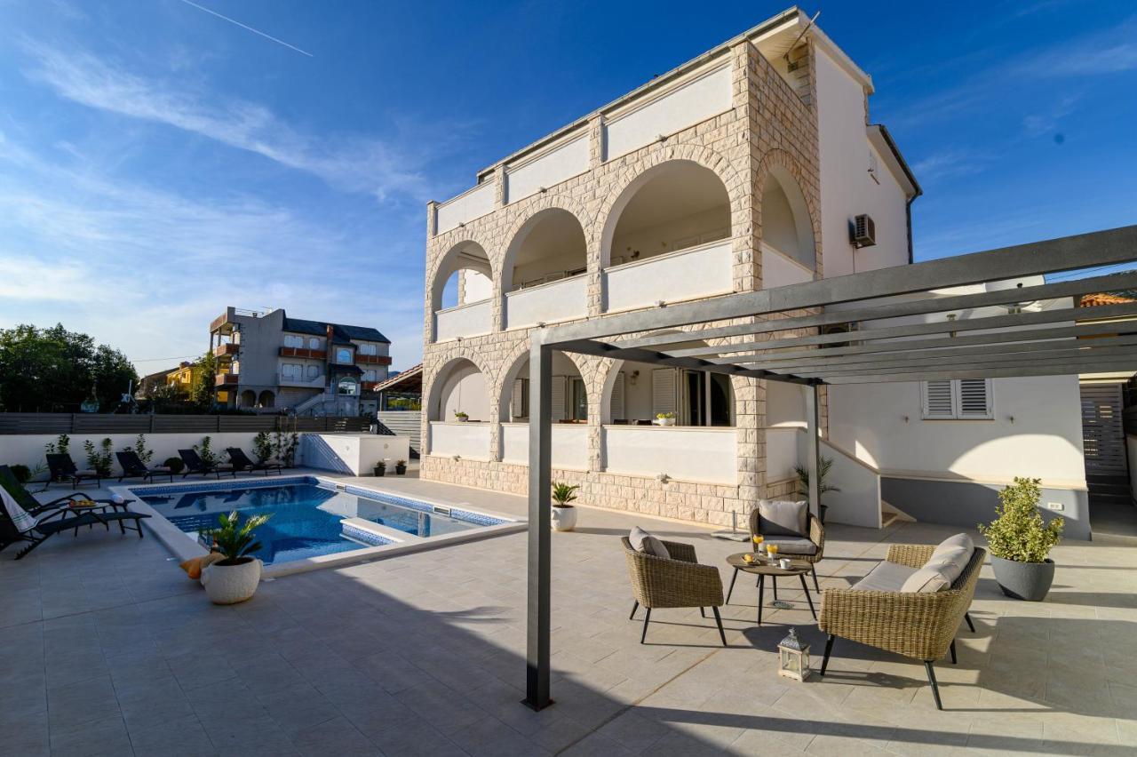 Villa Relax - Beautiful Apartment With Heated Saltwater Pool & Jacuzzi Kaštela Екстериор снимка