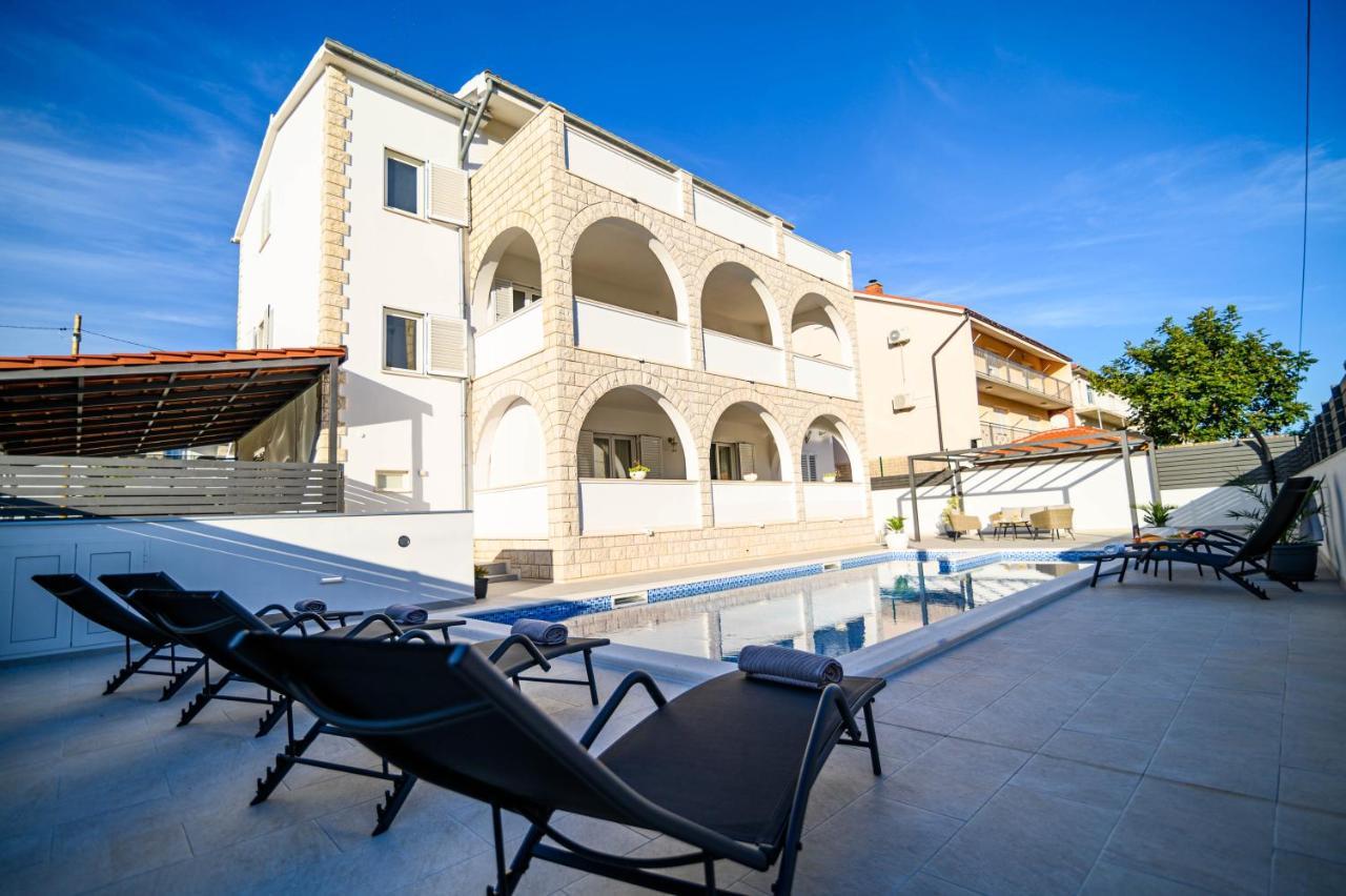 Villa Relax - Beautiful Apartment With Heated Saltwater Pool & Jacuzzi Kaštela Екстериор снимка