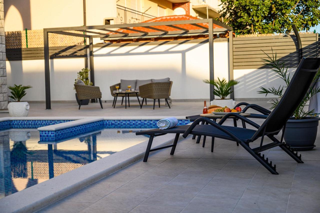 Villa Relax - Beautiful Apartment With Heated Saltwater Pool & Jacuzzi Kaštela Екстериор снимка