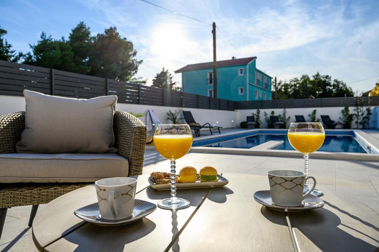 Villa Relax - Beautiful Apartment With Heated Saltwater Pool & Jacuzzi Kaštela Екстериор снимка