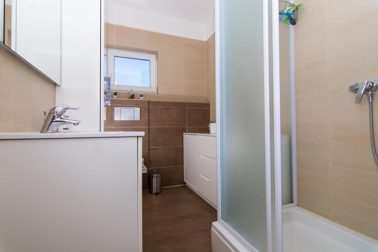 Villa Relax - Beautiful Apartment With Heated Saltwater Pool & Jacuzzi Kaštela Екстериор снимка
