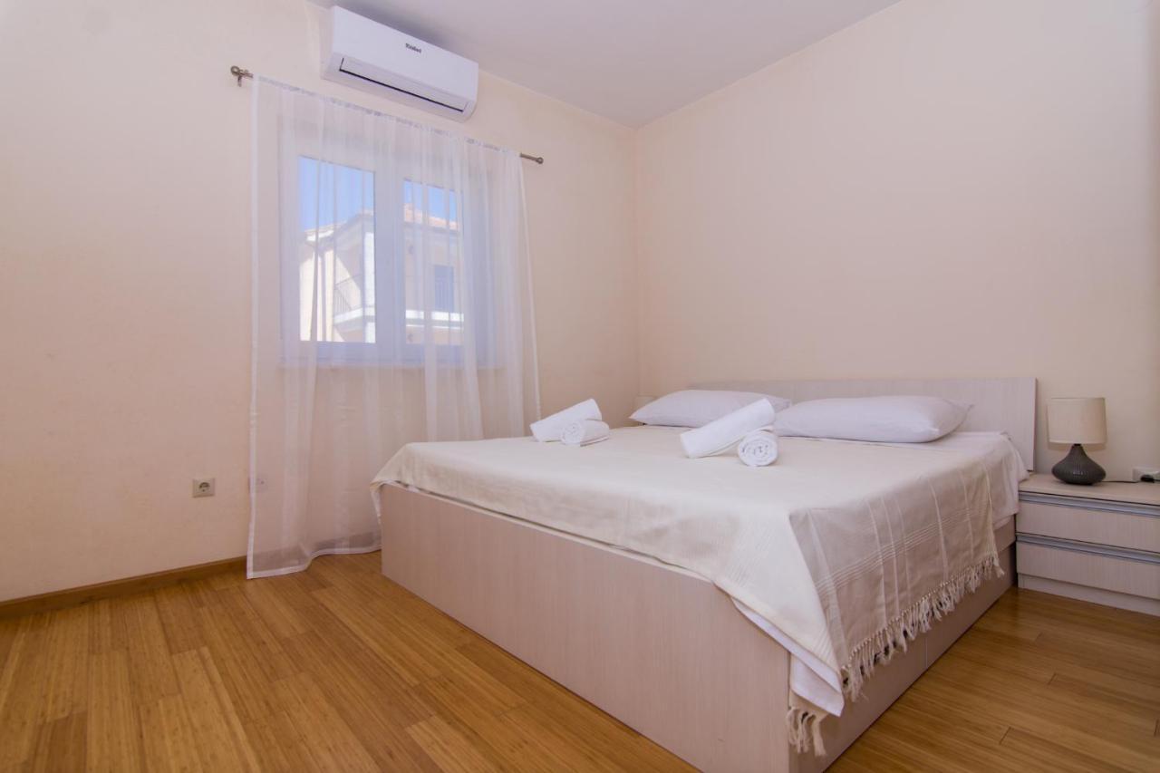 Villa Relax - Beautiful Apartment With Heated Saltwater Pool & Jacuzzi Kaštela Екстериор снимка