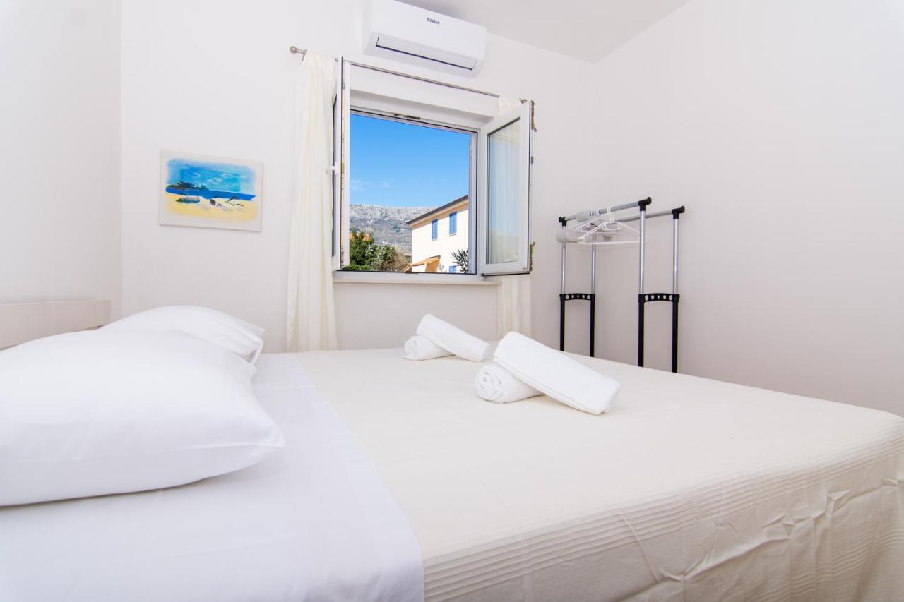 Villa Relax - Beautiful Apartment With Heated Saltwater Pool & Jacuzzi Kaštela Екстериор снимка