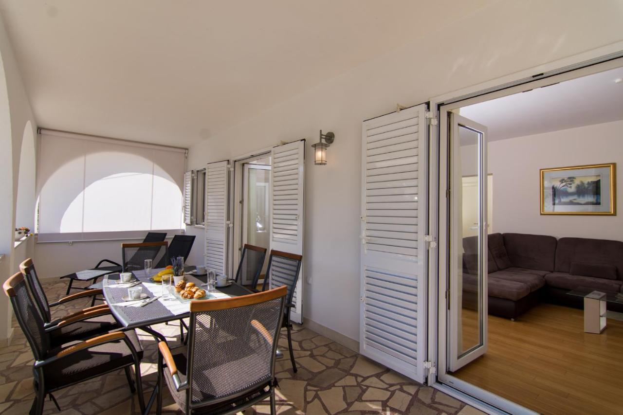 Villa Relax - Beautiful Apartment With Heated Saltwater Pool & Jacuzzi Kaštela Екстериор снимка