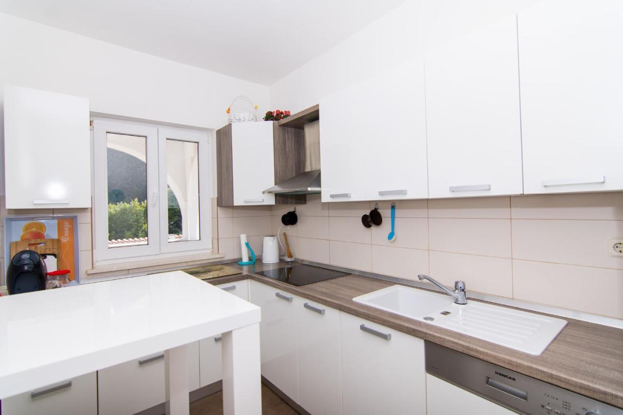 Villa Relax - Beautiful Apartment With Heated Saltwater Pool & Jacuzzi Kaštela Екстериор снимка