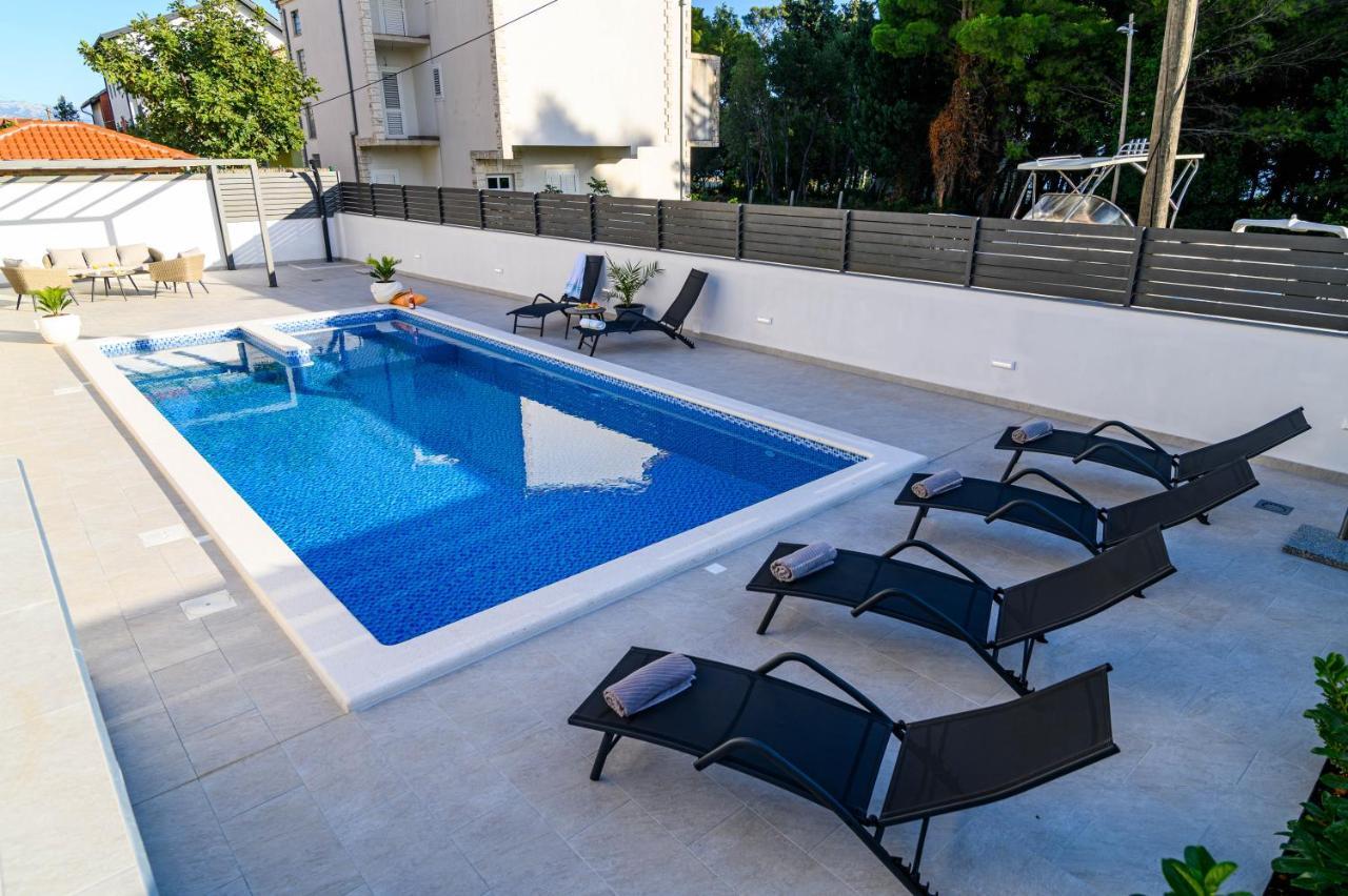Villa Relax - Beautiful Apartment With Heated Saltwater Pool & Jacuzzi Kaštela Екстериор снимка