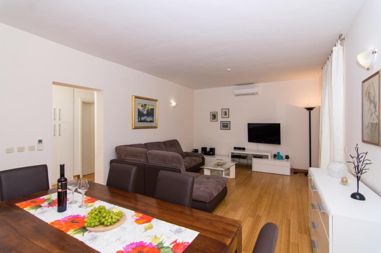 Villa Relax - Beautiful Apartment With Heated Saltwater Pool & Jacuzzi Kaštela Екстериор снимка
