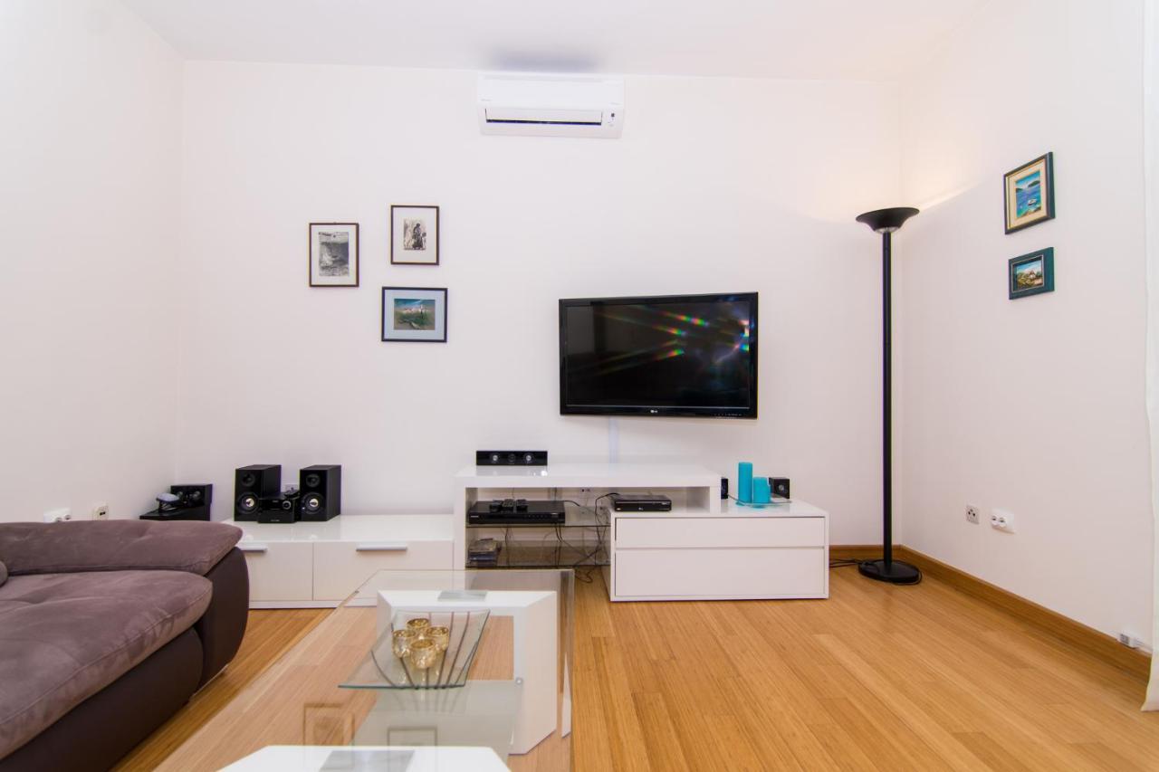 Villa Relax - Beautiful Apartment With Heated Saltwater Pool & Jacuzzi Kaštela Екстериор снимка