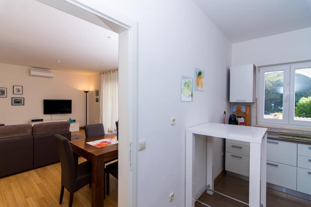 Villa Relax - Beautiful Apartment With Heated Saltwater Pool & Jacuzzi Kaštela Екстериор снимка