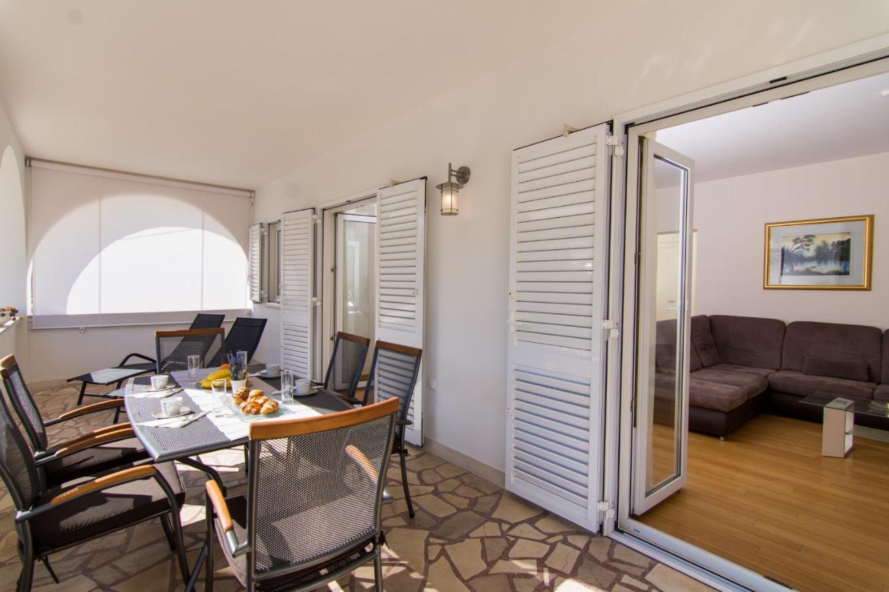 Villa Relax - Beautiful Apartment With Heated Saltwater Pool & Jacuzzi Kaštela Екстериор снимка