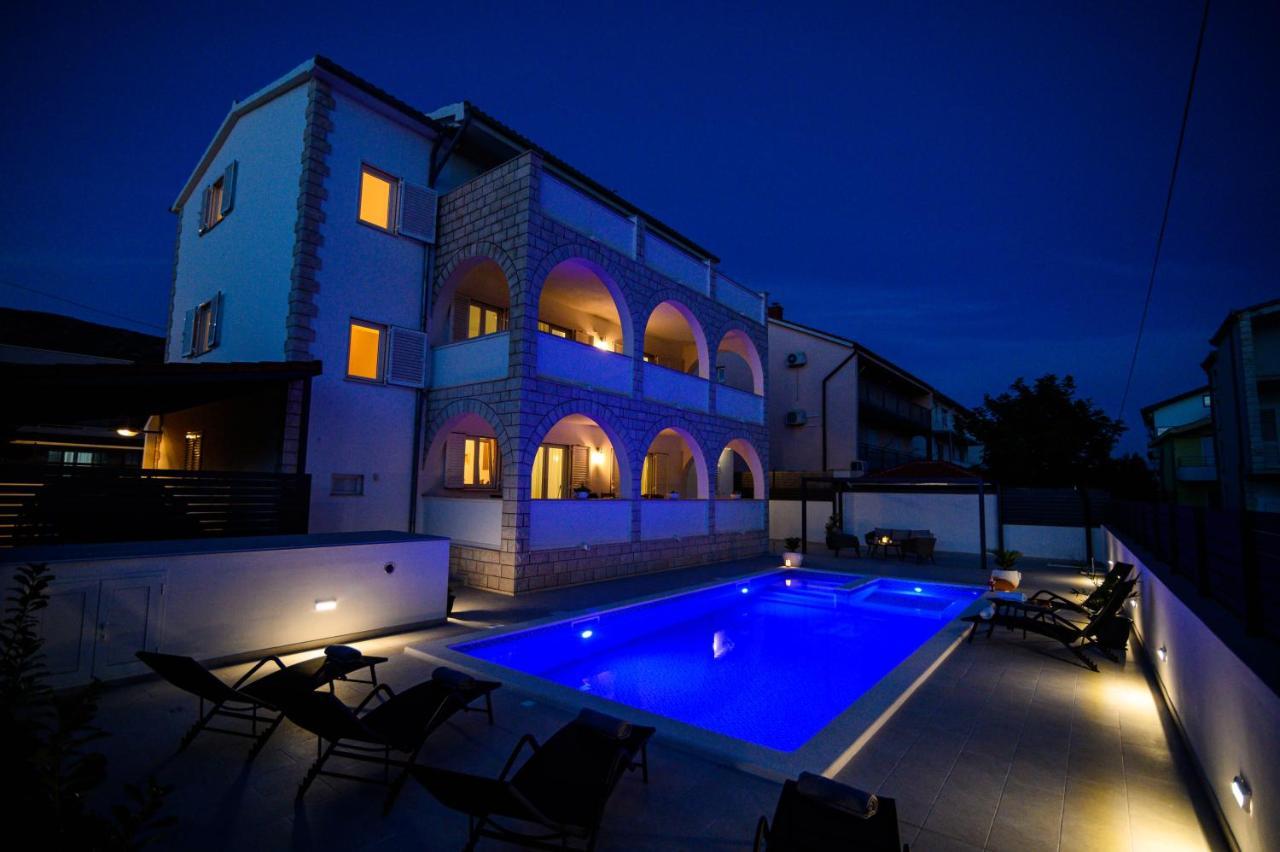 Villa Relax - Beautiful Apartment With Heated Saltwater Pool & Jacuzzi Kaštela Екстериор снимка