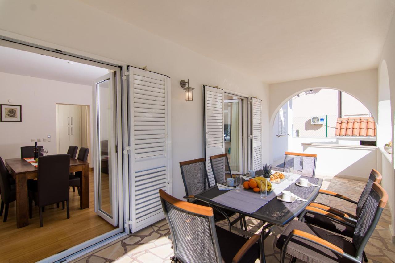 Villa Relax - Beautiful Apartment With Heated Saltwater Pool & Jacuzzi Kaštela Екстериор снимка