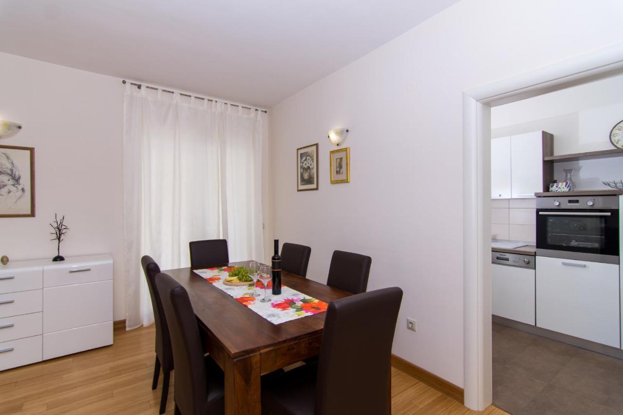 Villa Relax - Beautiful Apartment With Heated Saltwater Pool & Jacuzzi Kaštela Екстериор снимка